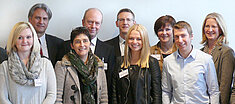 Die Projektpartner zusammen mit NRW-Gesundheitsministerin Barbara Steffens und Auszubildenden in den Pflegeberufen bei der Vorstellung des Internetportals am Donnerstag in Düsseldorf. Foto: MGEPA